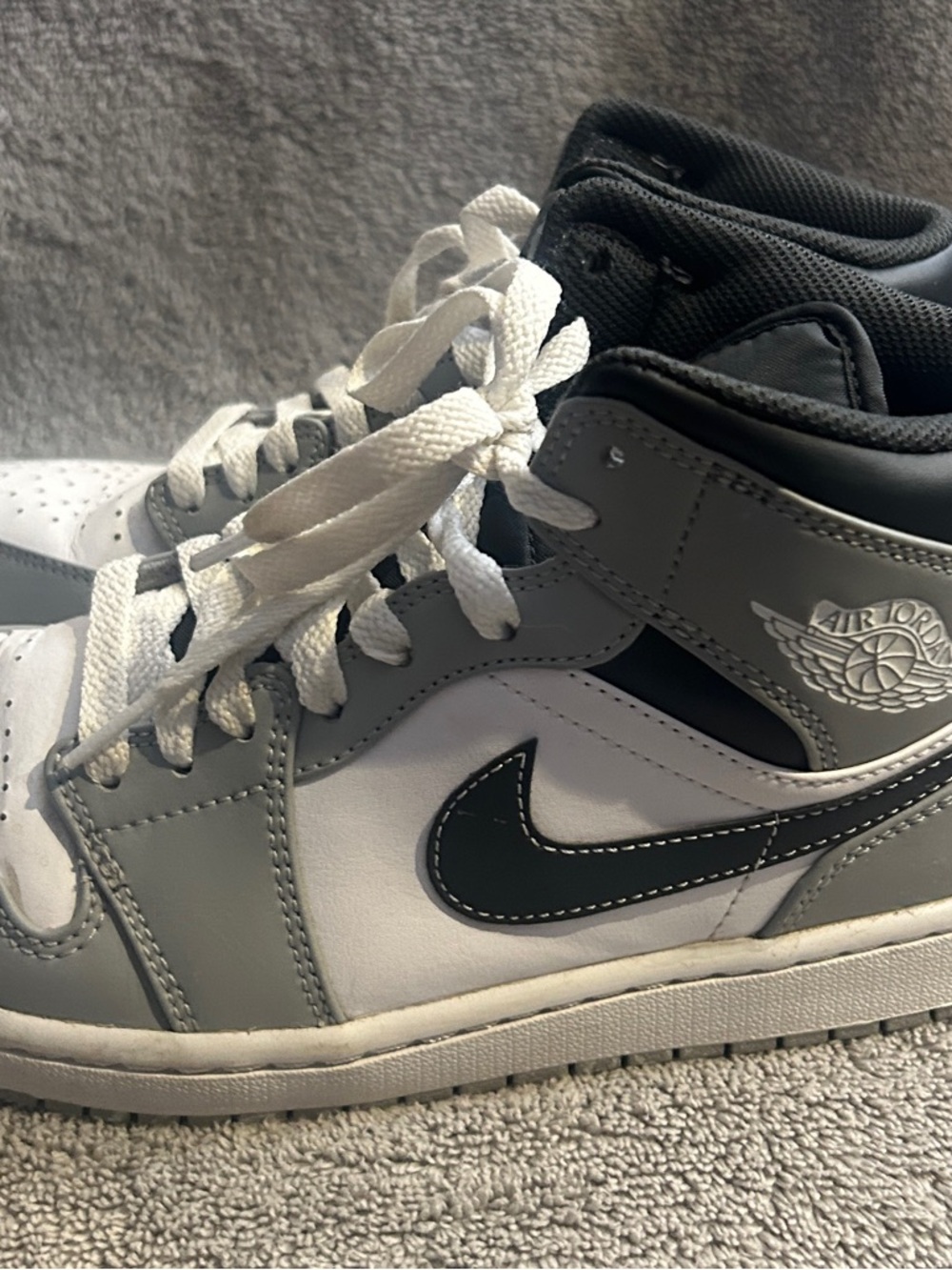Jordan Air Jordan 1 Mid White Gray Black